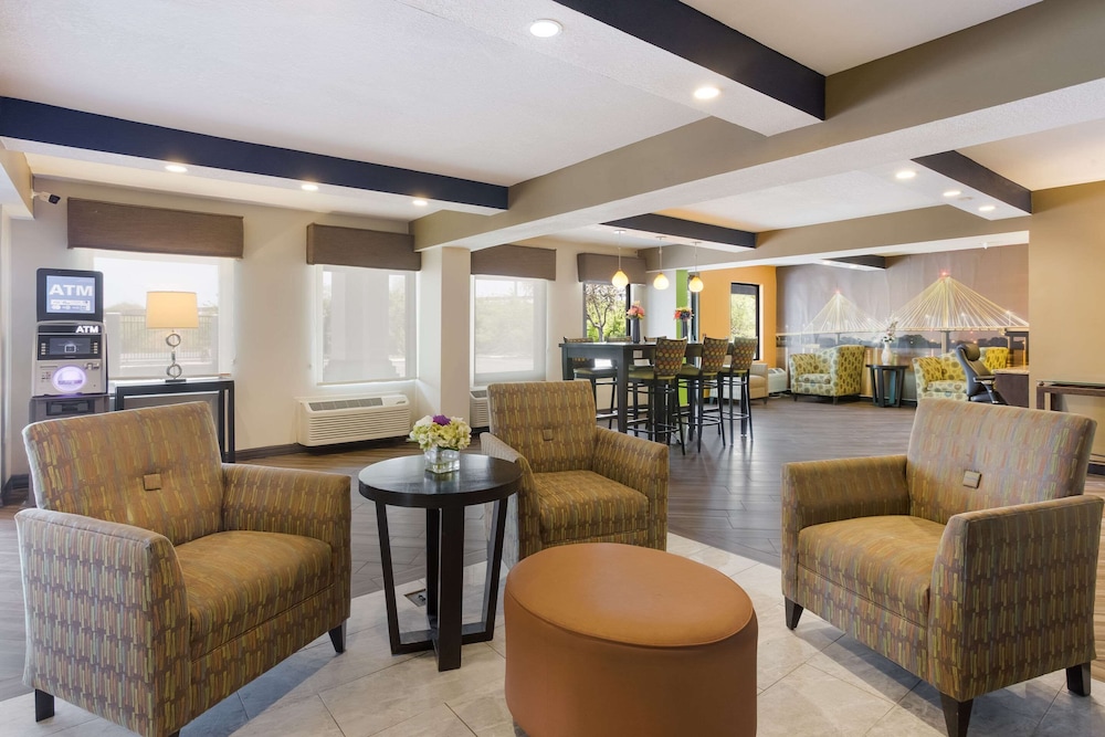 Clarion Pointe Independence Kansas City - photo 15