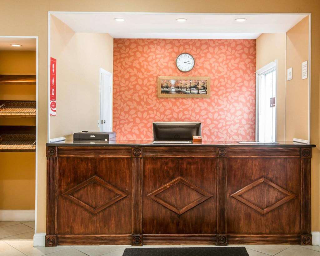 Econo Lodge Lake Region - photo 3