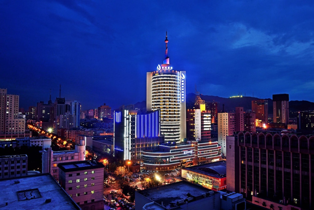 Luxemon Xinjiang Hongfu Hotel — hotel in Urumqi