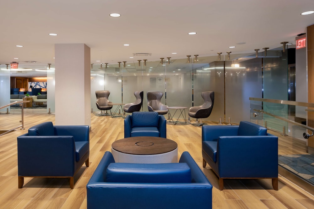 DoubleTree by Hilton Hotel & Suites Pittsburgh Downtown - photo 2