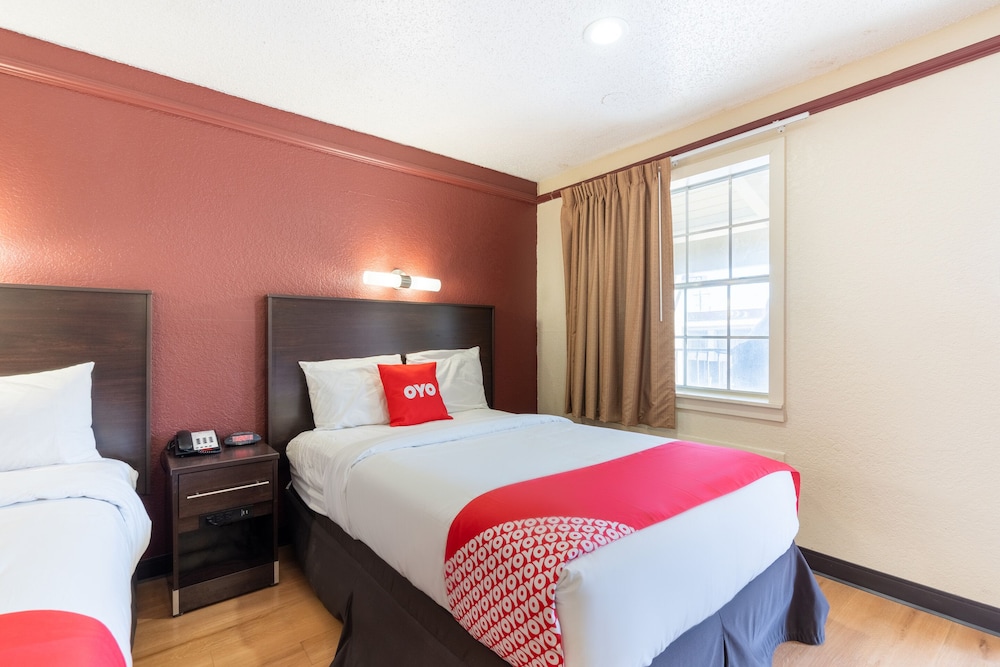 OYO Hotel Tulsa N Sheridan Rd & Airport - photo 18