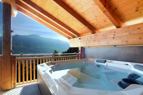 Residence Untermösslhof La Villa — 4-Star Luxury Hotel in Lana, Italy