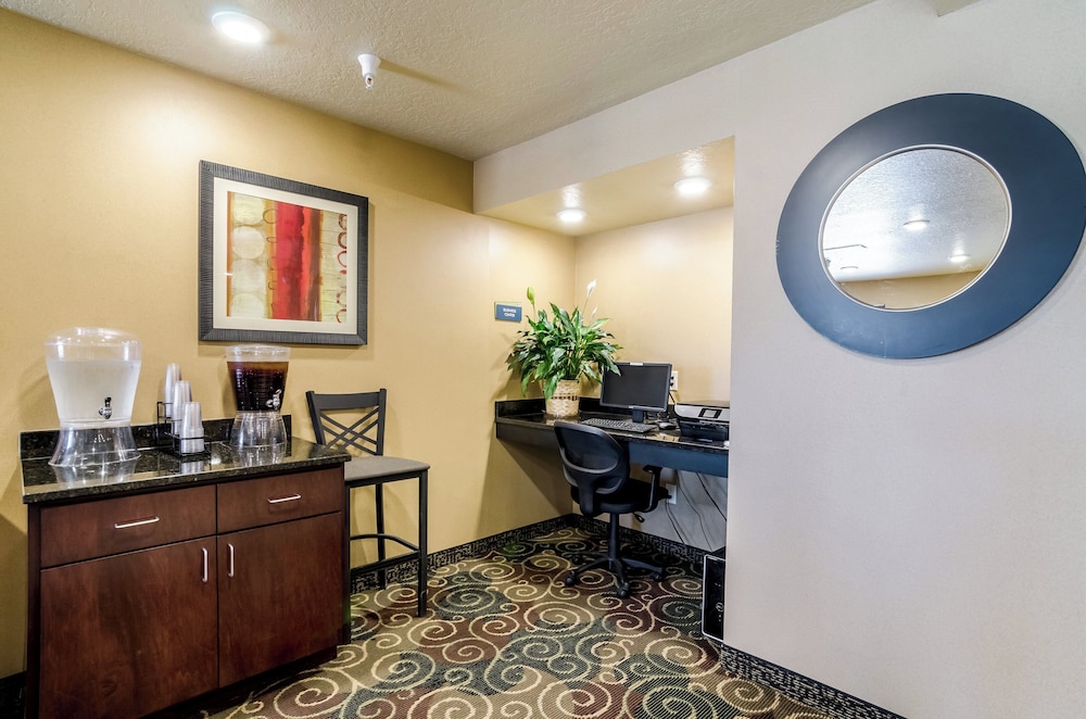 Cobblestone Inn & Suites Cambridge - photo 38