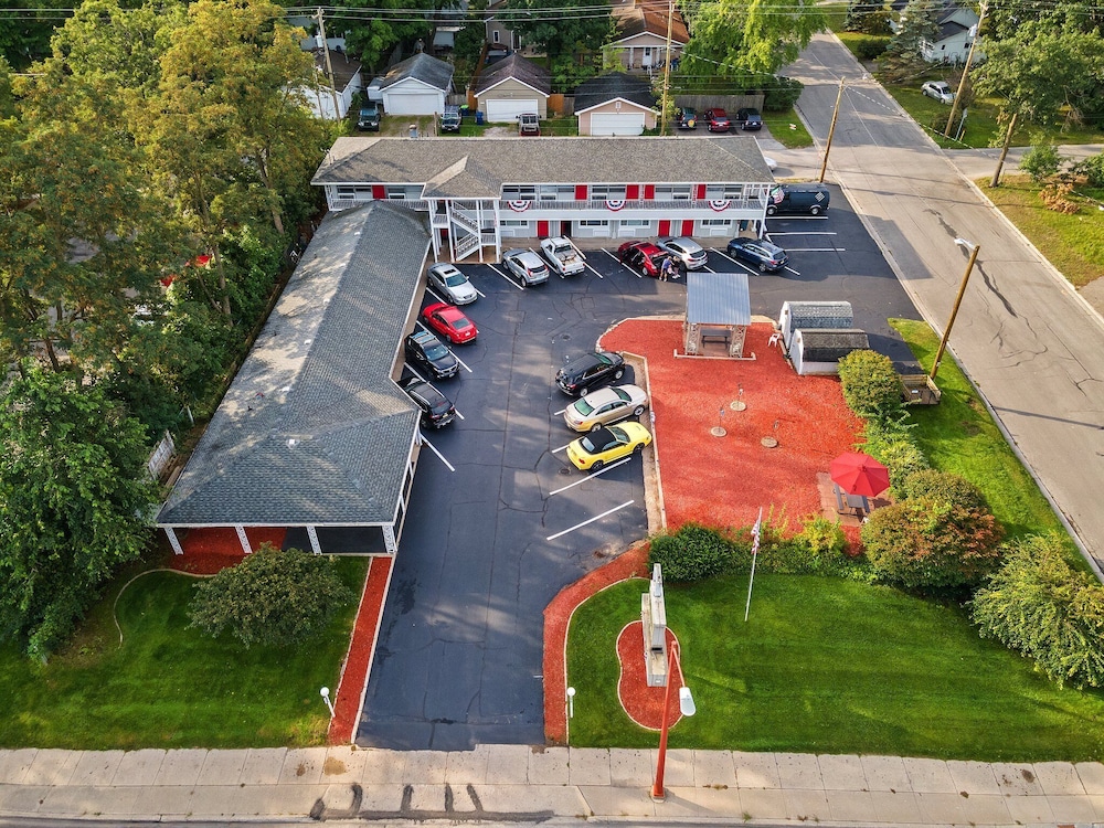 Grand Traverse Motel - photo 49
