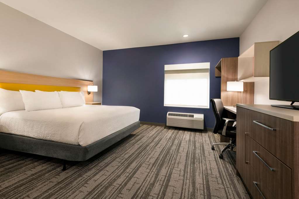 Days Inn & Suites by Wyndham Beaumont West I 10 & Walden - photo 12