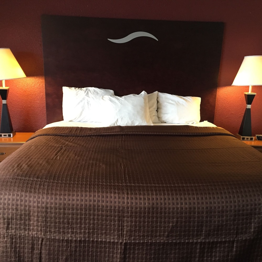 Town and Country Motel - photo 6