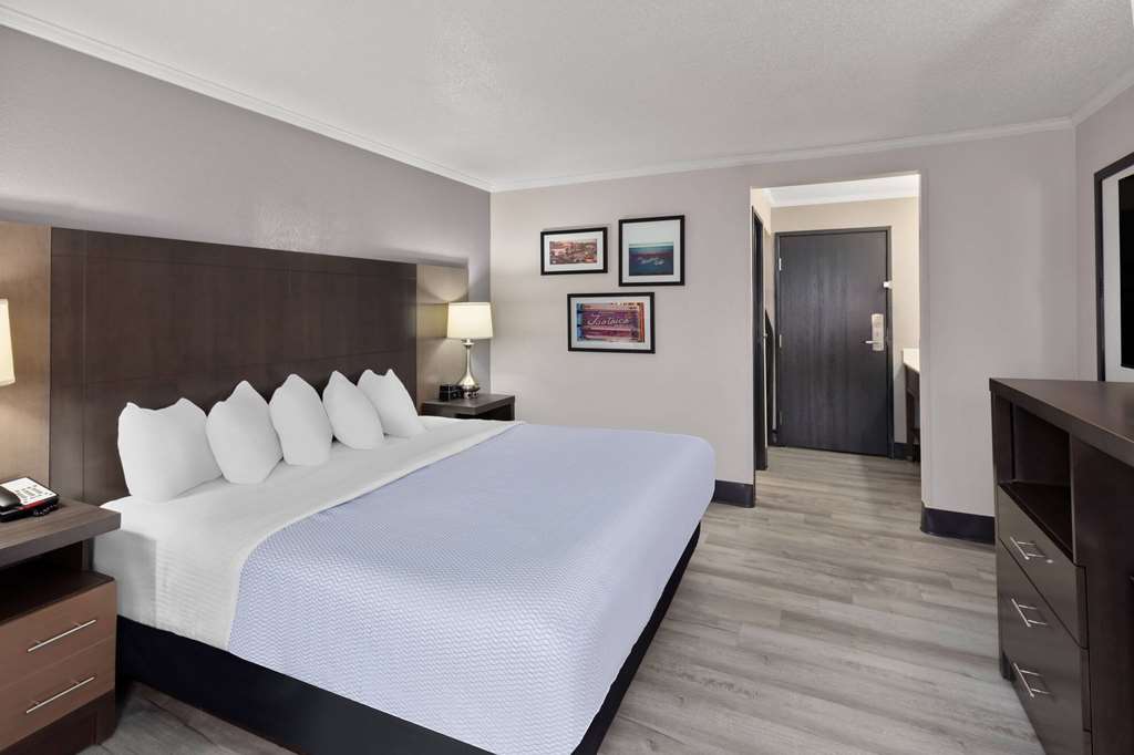 La Quinta Inn & Suites by Wyndham Goodlettsville Nashville - photo 11