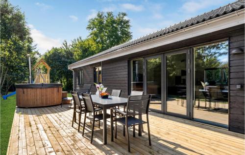 Beautiful Home In Græsted With Wifi — 5-Star Luxury Hotel in Graested, Denmark