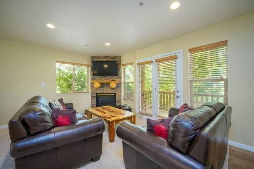 Ski Paradise MH 303 Near Powder Mtn Hot Tub in Eden, United States