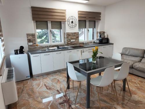 Bastia Home Appartamento — 4-Star Luxury Hotel in Bastia Umbra, Italy