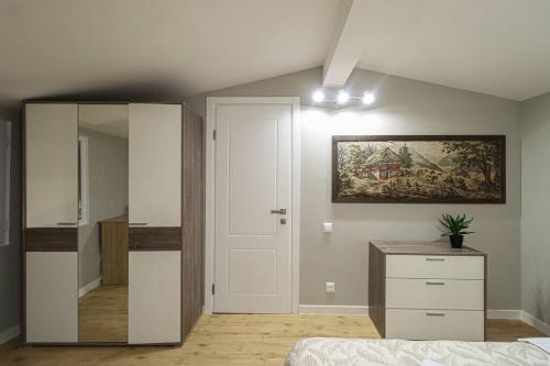 Cosy Central 2 BR Apartment By Wehost