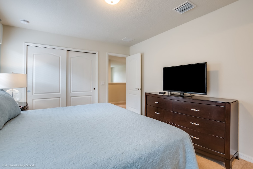 Villa w Private Pool & Free Resort Access — 4-Star Luxury Hotel in Kissimmee, United States