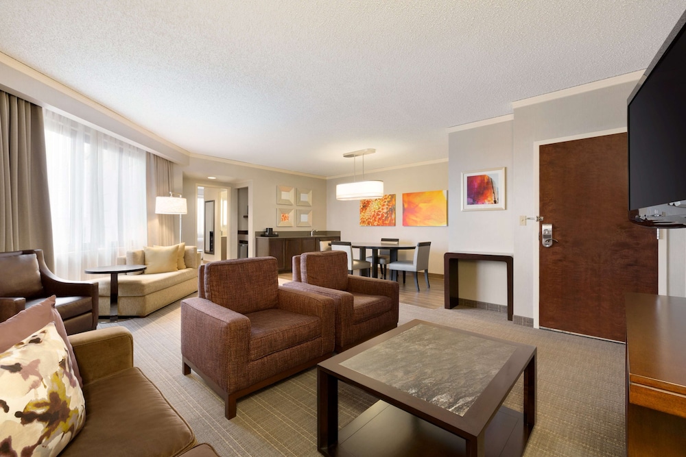 Embassy Suites by Hilton Chicago North Shore Deerfield - photo 32