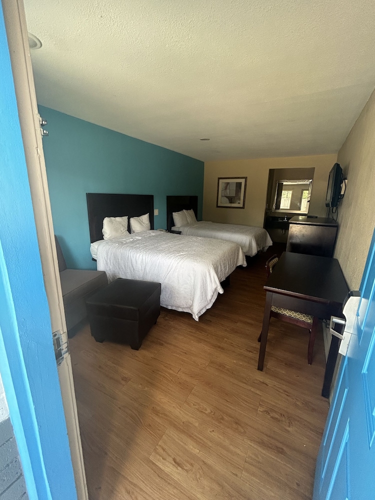 Blue Star Inn - photo 21