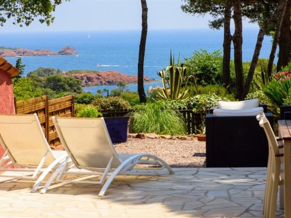 Bastidon Vue Mer — 4-Star Luxury Hotel in Saint-Raphael, France