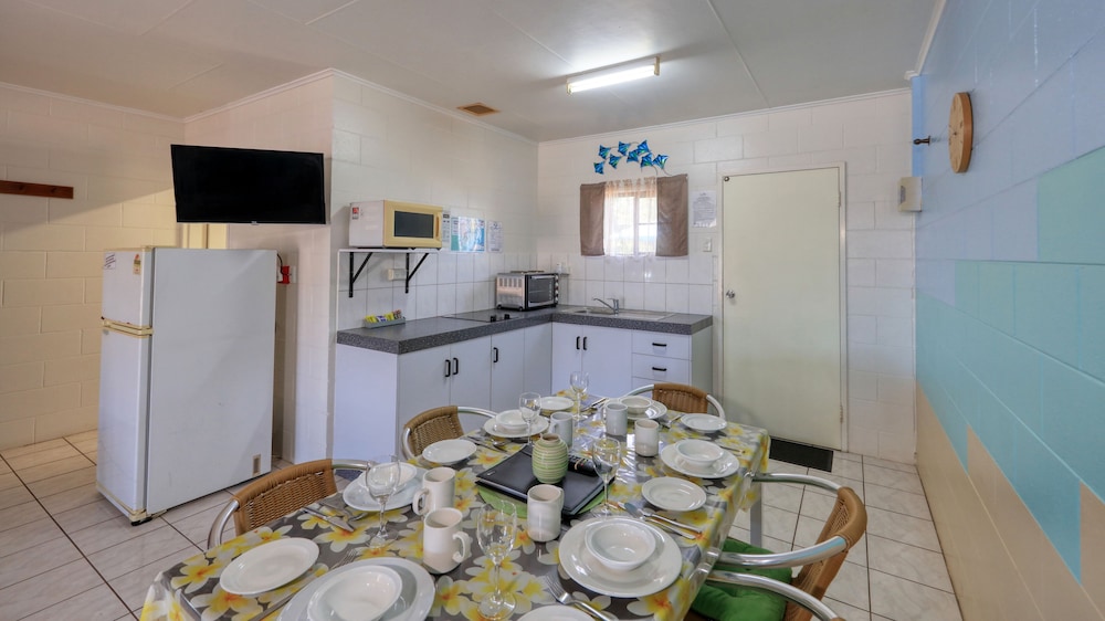 Ash's Holiday Units & Cafe — hotel in Karumba