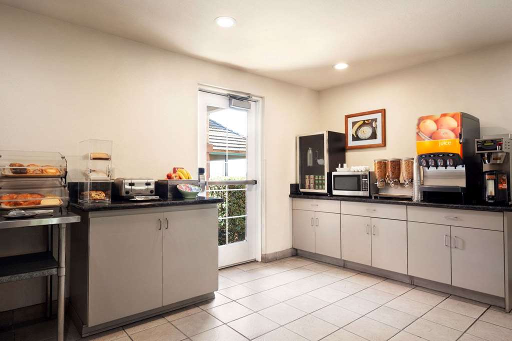 Microtel Inn & Suites by Wyndham Lodi North Stockton - photo 6