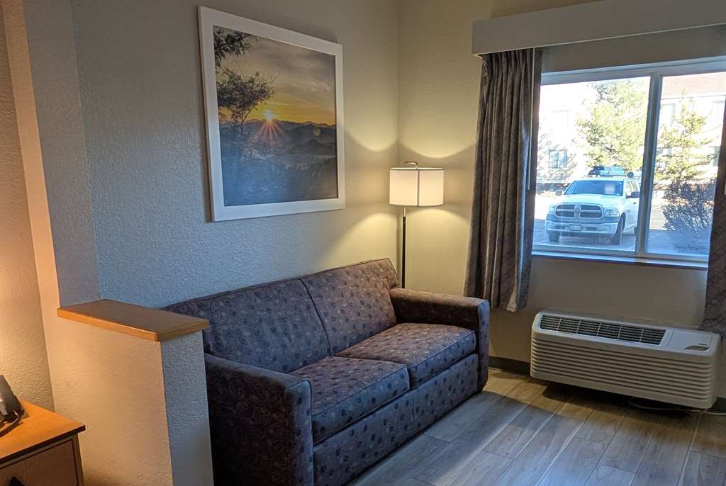 Days Inn & Suites by Wyndham Castle Rock - photo 10