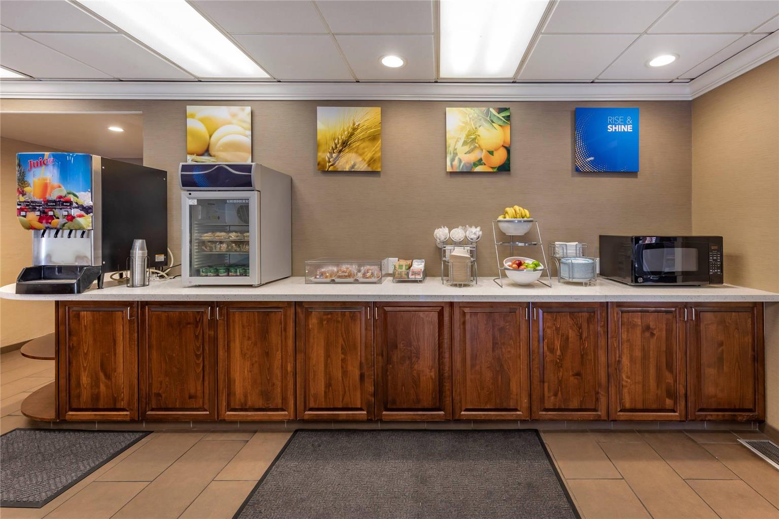 Comfort Suites Near Six Flags Magic Mountain - photo 29
