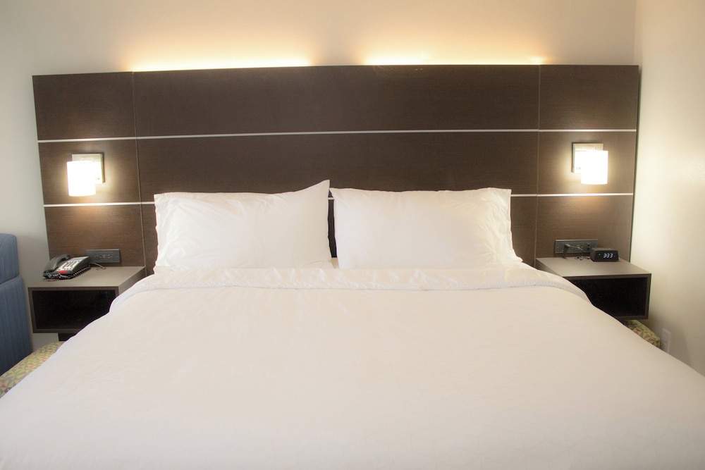 Holiday Inn Express & Suites Dayton Huber Heights by IHG - photo 20
