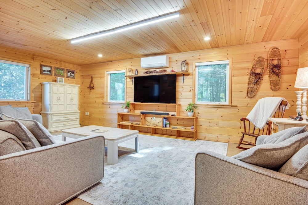 Hiking & Snowmobile Trails On site: Alton Retreat — hotel in Alton
