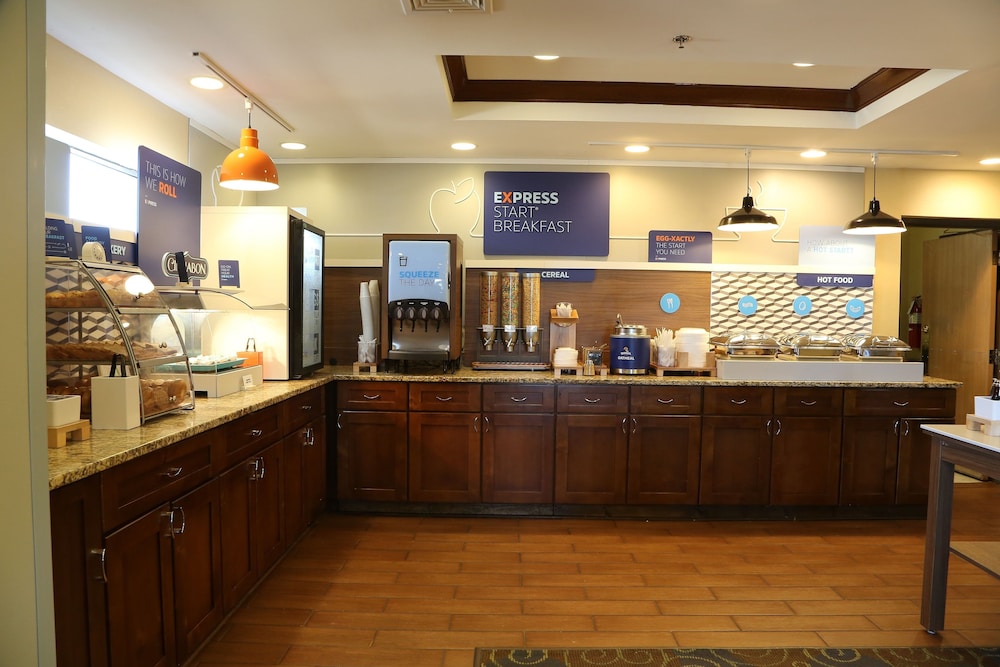 Holiday Inn Express Hotel & Suites Cleveland - photo 40