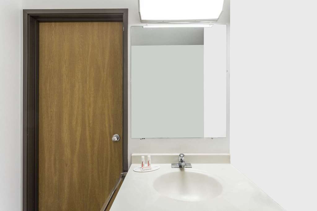Super 8 by Wyndham Logan - photo 6