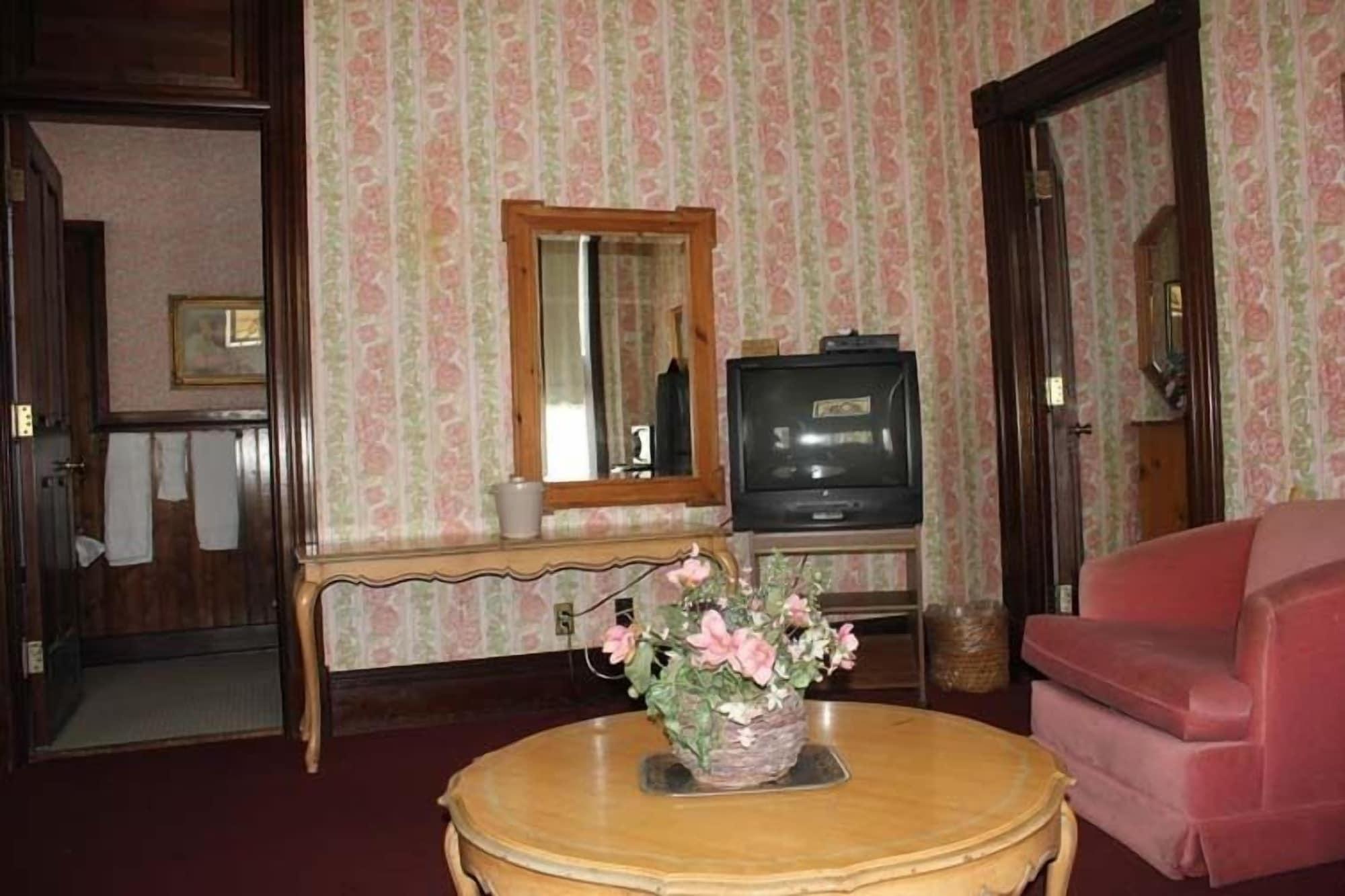 Irwin Street Inn - photo 27