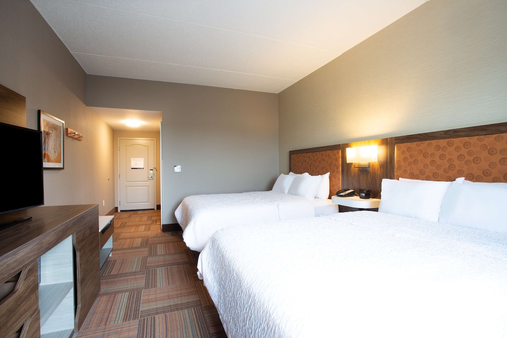 Hampton Inn Watertown - photo 12