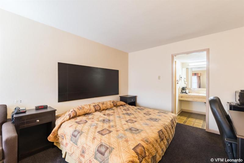 Rodeway Inn University Downtown - photo 18