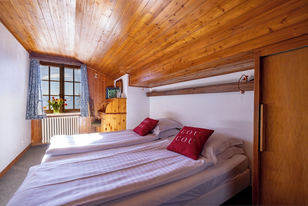 Le Coucou Hotel Restaurant & Lounge Bar in Montreux, Switzerland