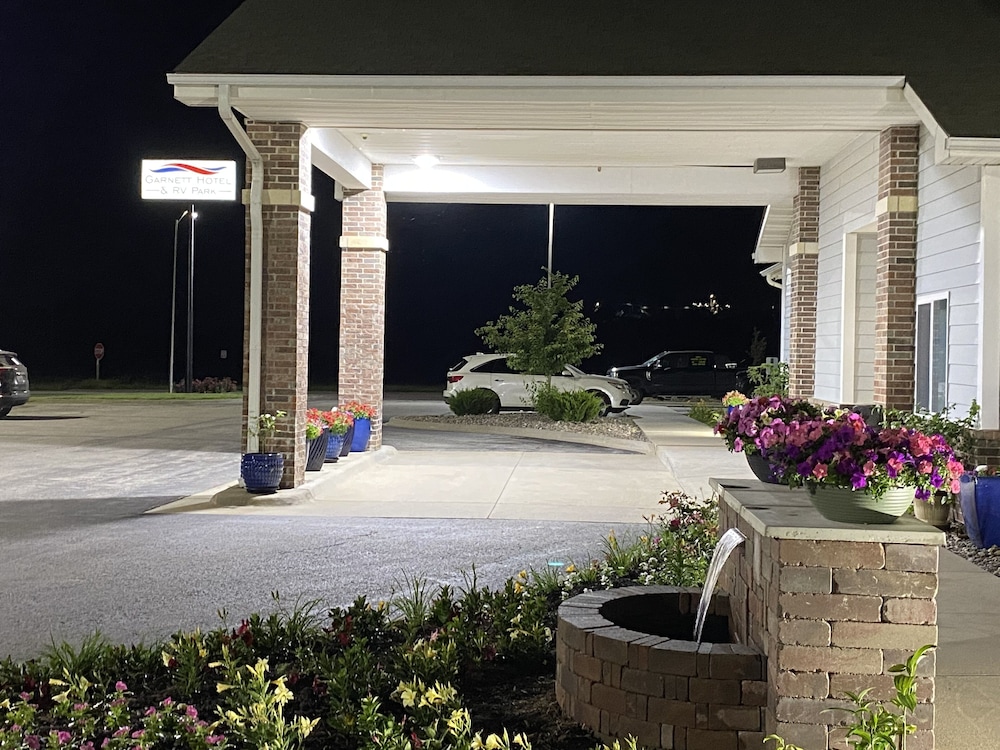 Garnett Hotel & RV Park - photo 41
