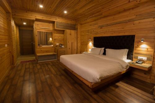 Bulaakh White Flower in Mussoorie, India