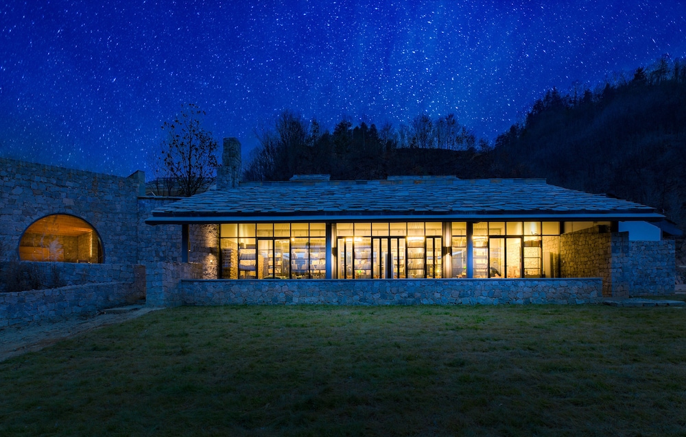 Wuhua Yishu Shouzhuo Park in Ankang, People's Republic of China