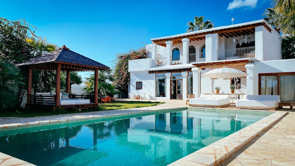 Villa Secret Paradise — 4-Star Luxury Hotel in Sant Josep De Sa Talaia, Spain