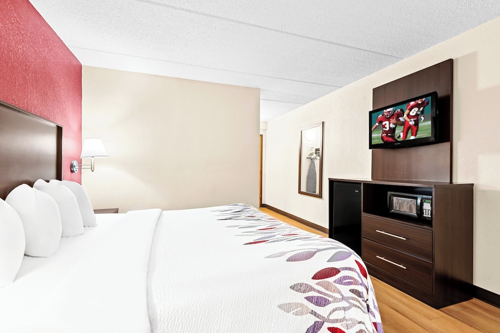Red Roof Inn Cortland - photo 11