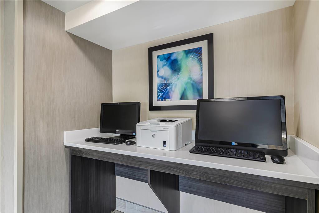 La Quinta Inn & Suites by Wyndham Batavia - photo 47