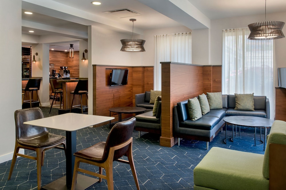 Courtyard by Marriott Philadelphia Plymouth Meeting - photo 2