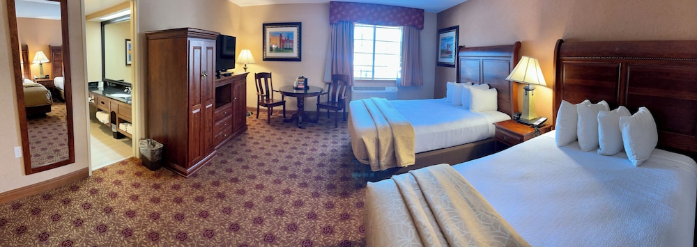 Hamilton Inn Select Beachfront Mackinaw City - photo 15
