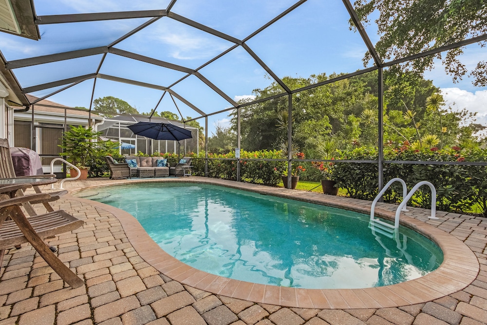 Sunshine Daydream our Beautiful Monthly Pool Home home — 4-Star Luxury Hotel in Fort Myers, United States