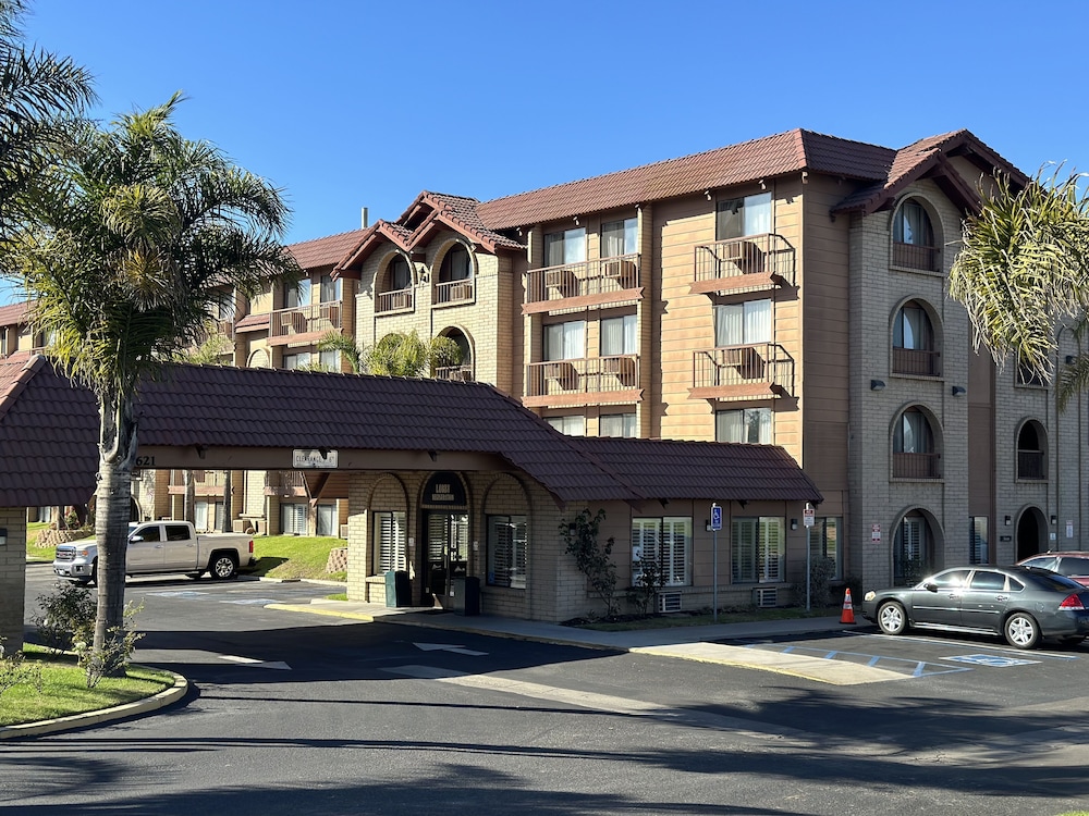 Lompoc Valley Inn and Suites — hotel in Lompoc