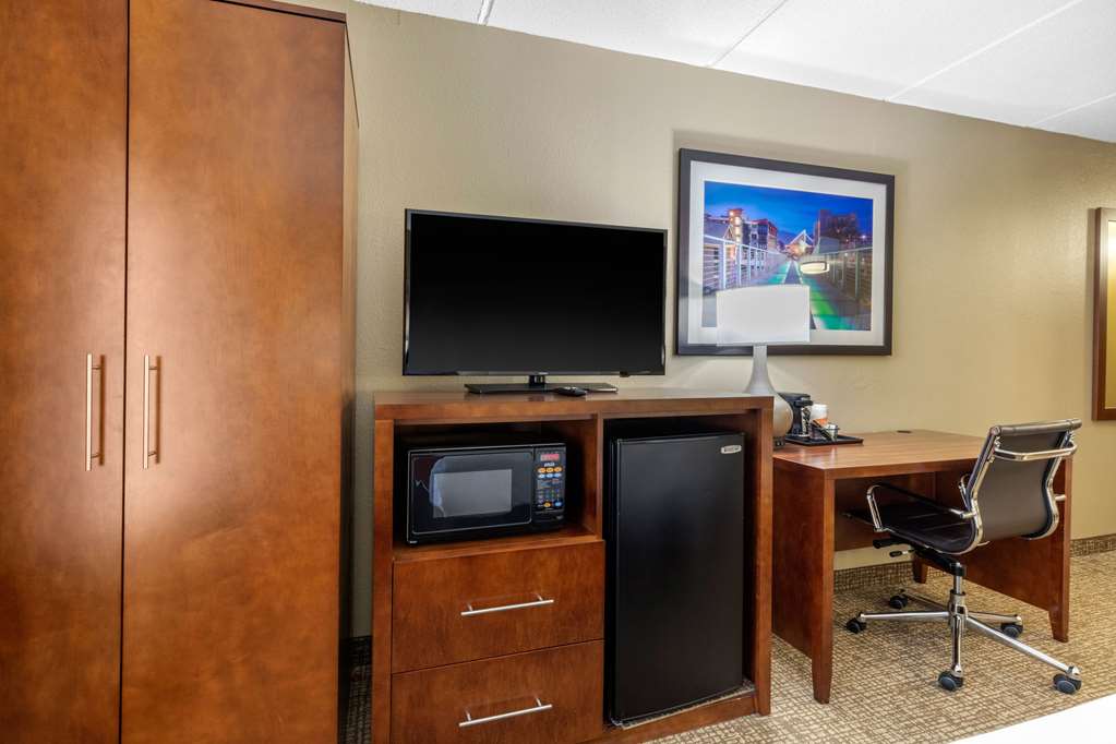 Comfort Inn & Suites Hamilton Place - photo 6