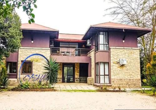 Cysha Paradise in Unknown City, Kenya