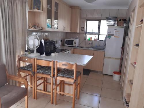 Cosy studio garden cottage