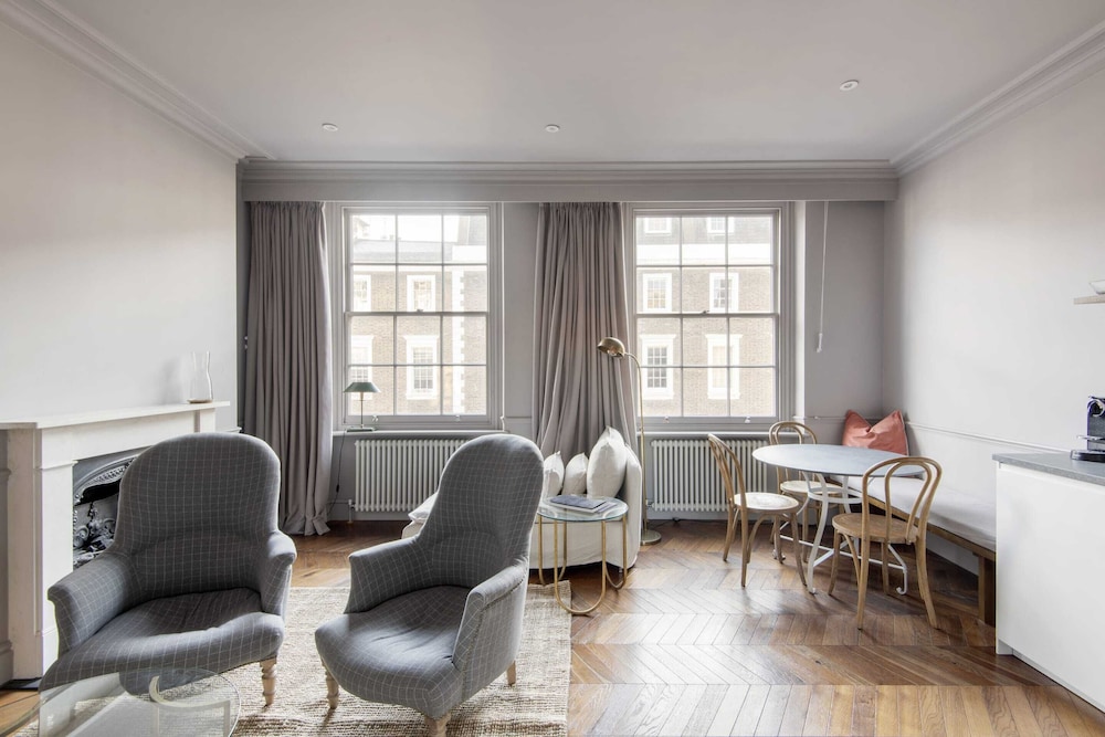 The Cleveland Arms III — 4-Star Luxury Hotel in London, United Kingdom