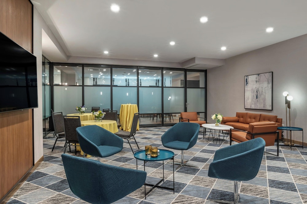 Sheraton Suites Old Town Alexandria - photo 52