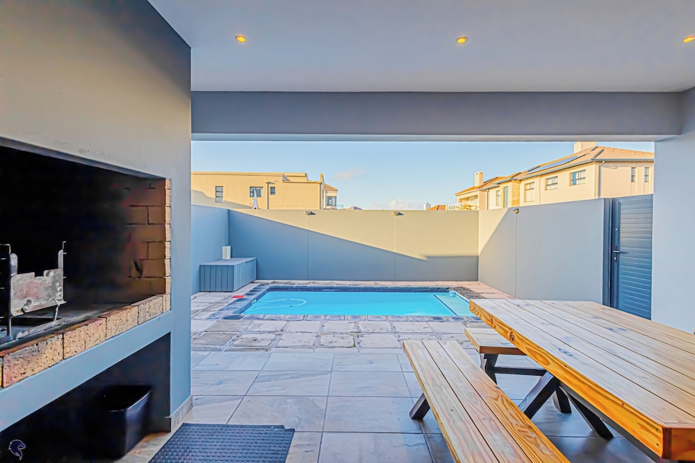 Dalton's Langebaan 10 sleeper - last minute hotel in Unknown City