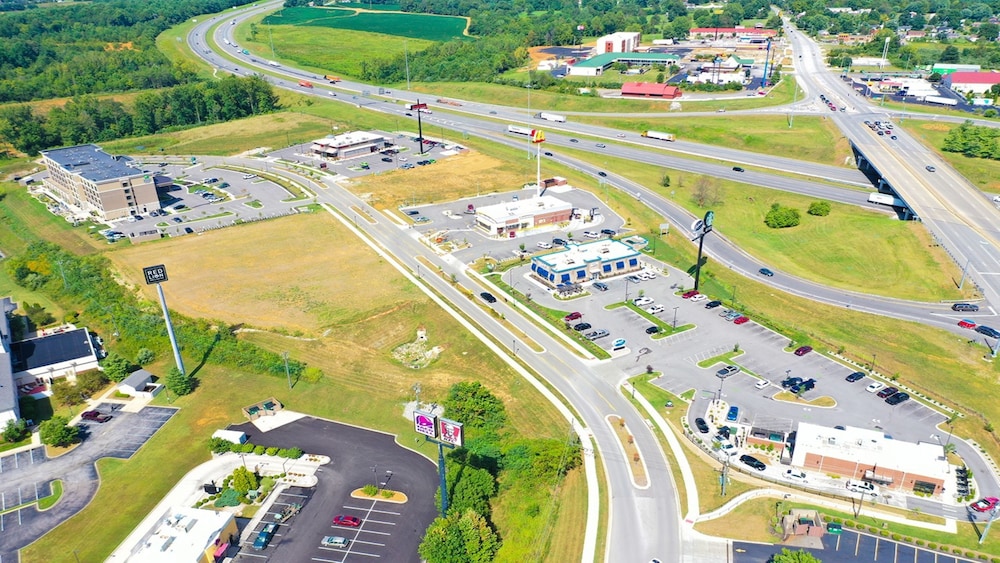 Holiday Inn Express and Suites Elizabethtown North by IHG - photo 20