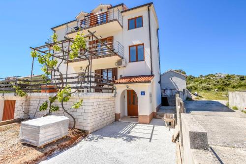 Apartments Mareni — 4-Star Luxury Hotel in Rogoznica, Croatia