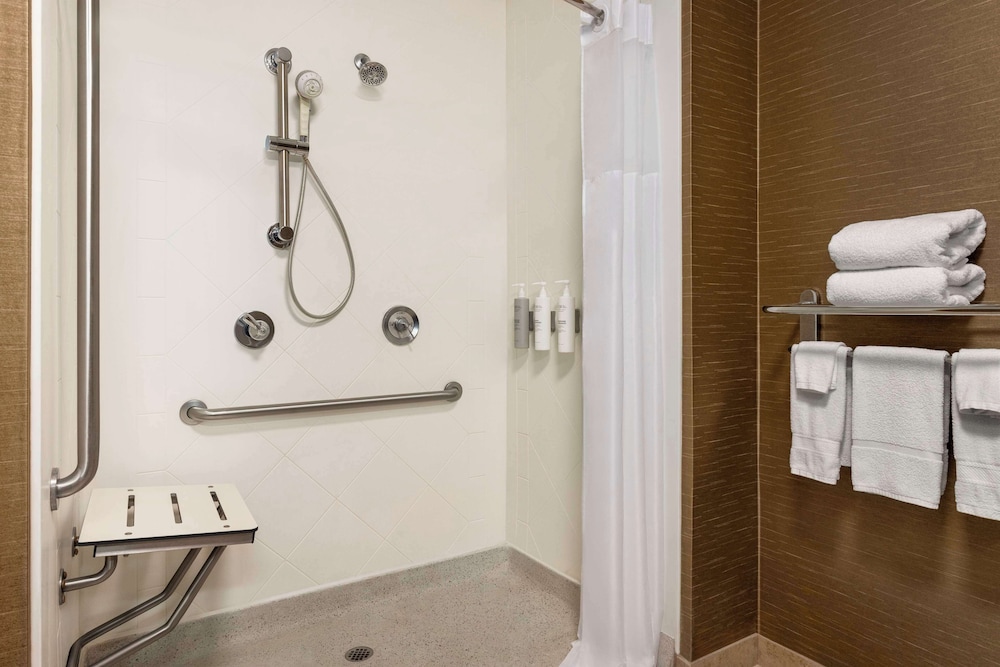 Hampton Inn and Suites Pine Bluff - photo 21